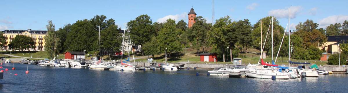 Vaxholm, en småstad på öar.